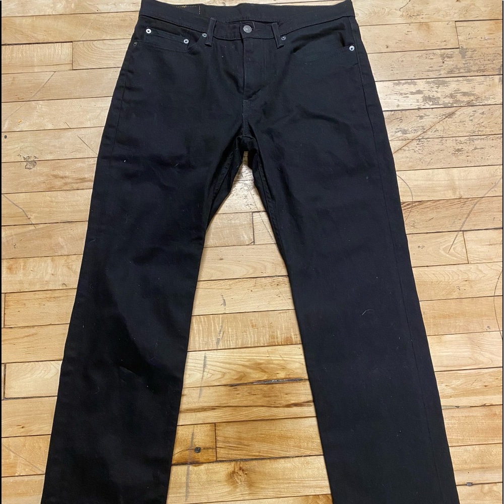 Black Levi’s jeans 33x32